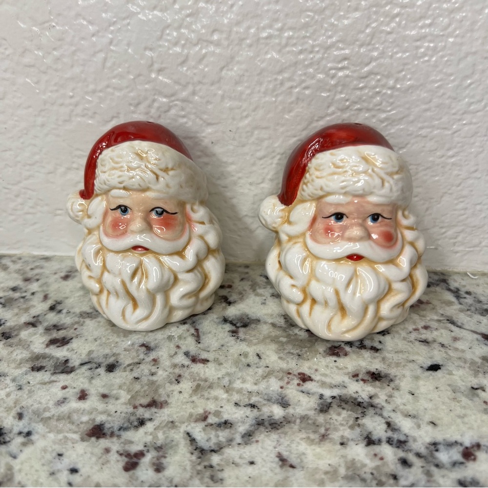 Santa Claus Ceramic Salt and Pepper Shaker set Christmas Holiday - Picture 1 of 6
